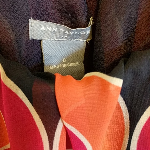 Cute patterned top. - Picture 2 of 8